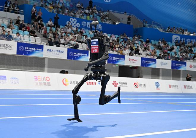 兴兴：用遥控追求极致速度；蔡浩宇AI游戏上架2719元｜极客早知道尊龙凯时链接Sam Altman：AI存在泡沫；宇树机器人夺金王(图4)